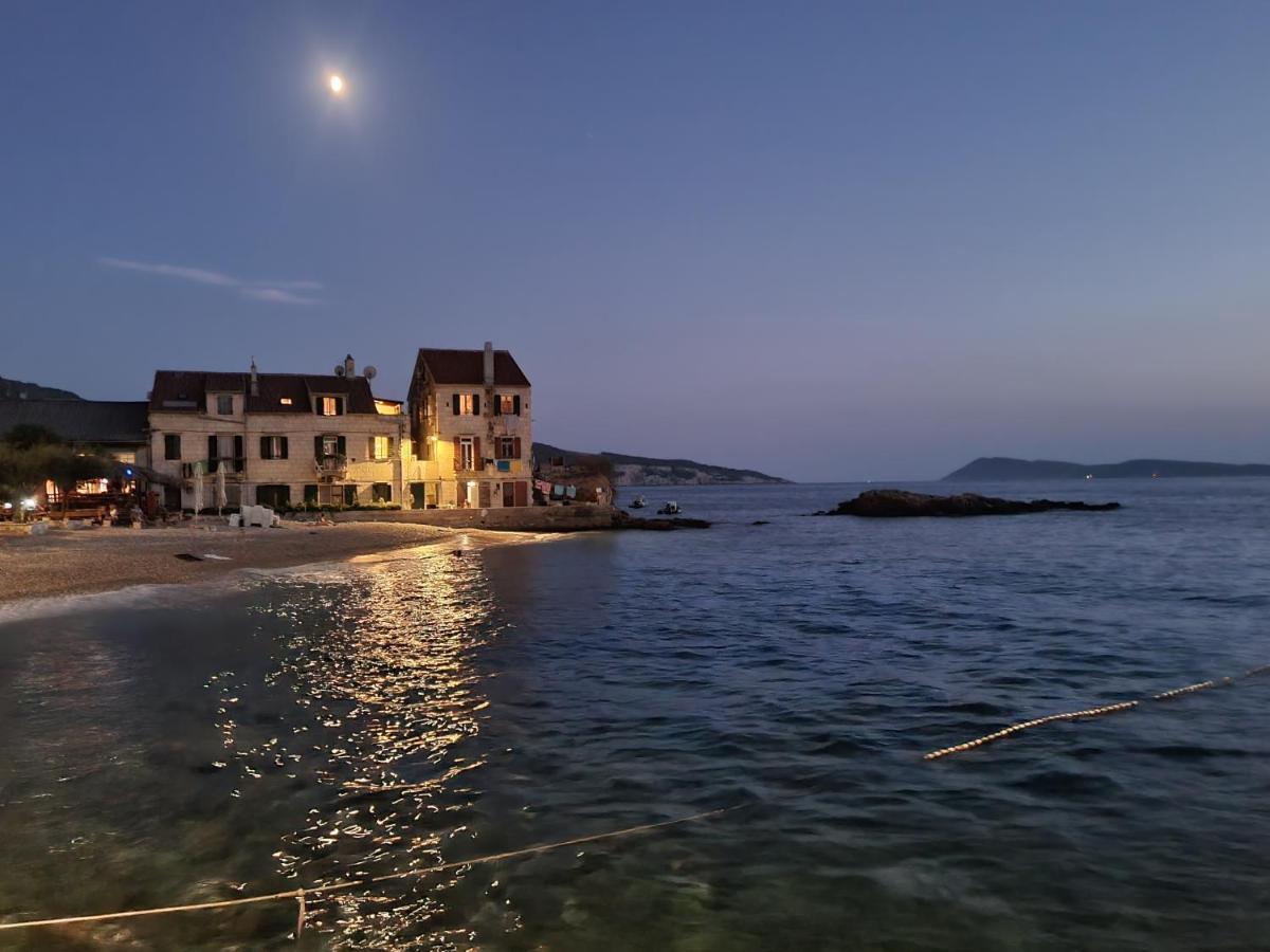 Ferienwohnung Kod Senke Komiža Exterior foto